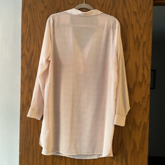 Long tunic type blouse great for summer - Picture 4 of 7